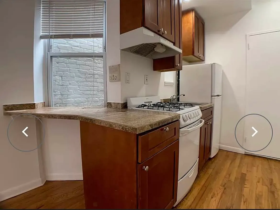 216 East 77th Street — Photo 2
