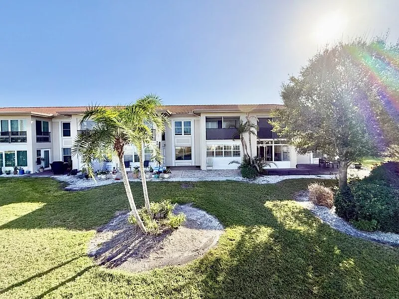 1 bed, 1.0 bath, 815 sqft, $1,495 — Photo 3