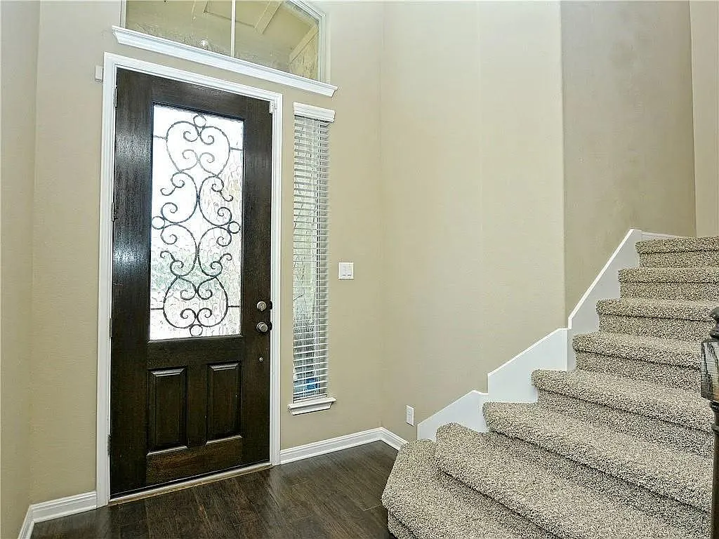 4 bed, 3.5 bath, 2518 sqft, $2,850 — Photo 4