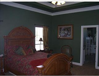4th image of 121 Meredith Pl
