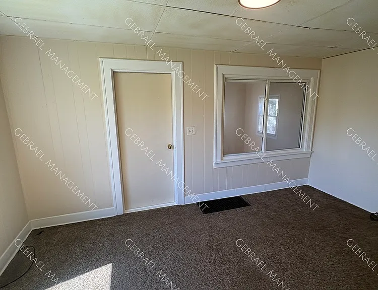 1549 Ryan St — Photo 4