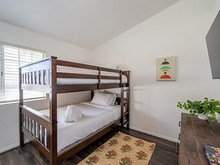 Calico Cir — Photo 22