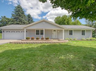 1342 Sunny Dale Ct, Hubertus, WI 53033