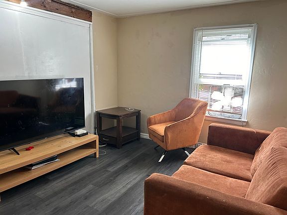 4th image of 2839 Jarman St