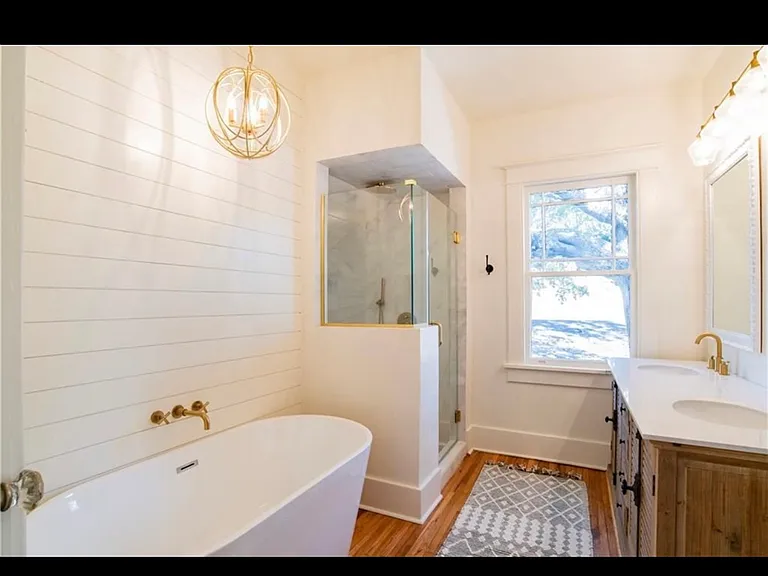 1360 Dauphin St — Photo 11