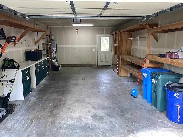 285 Browne St — Photo 35