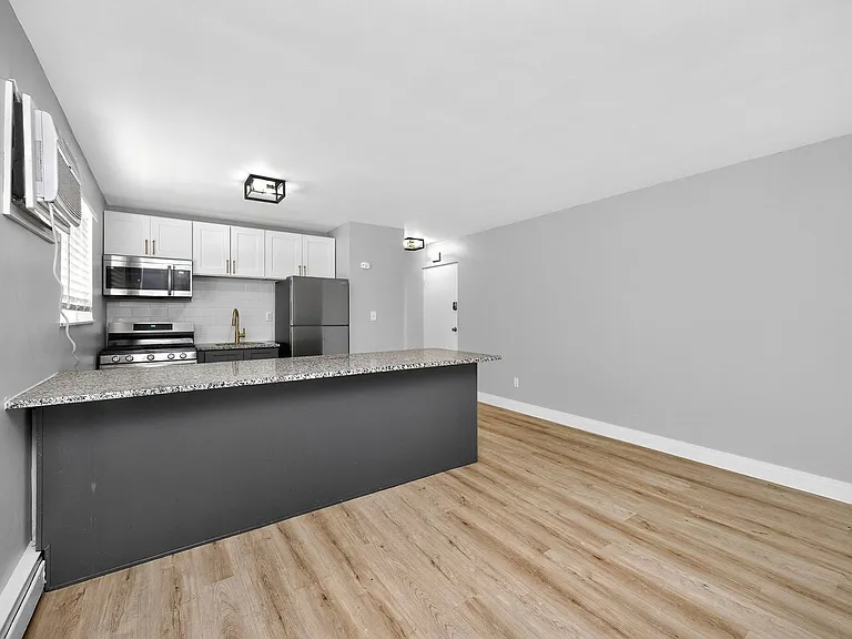 6140 Ridge Ave #7 — Photo 4