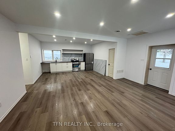 5th image of 385 Gables Rd