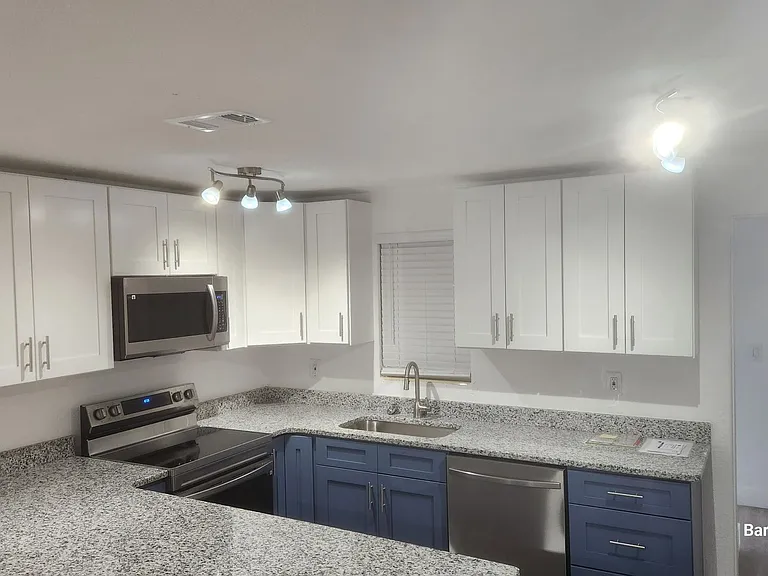 549 Martha Dr — Photo 5