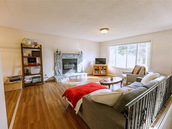 3rd image of 3161 Marion Way