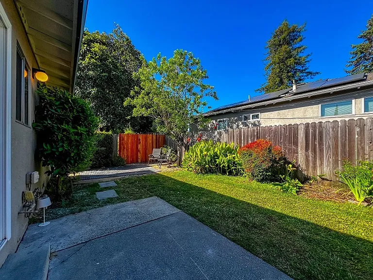 Vallejo Street, 1107 ** — Photo 16