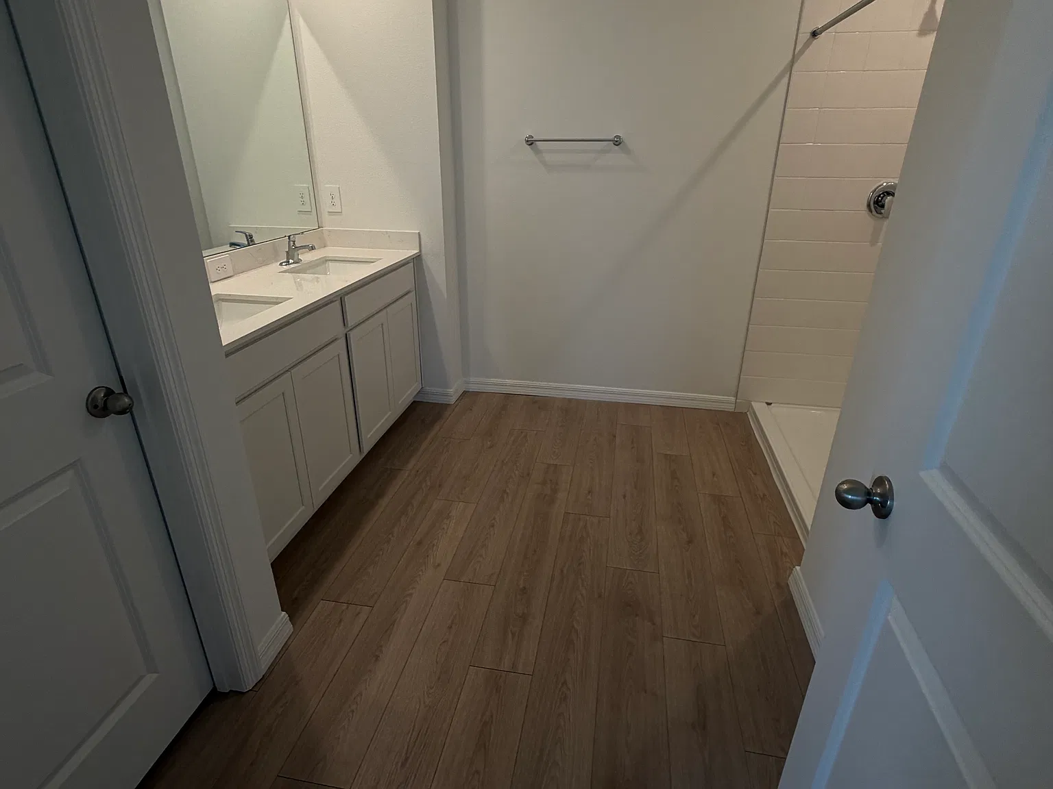 5 bed, 2447 sqft, $2,650 — Photo 3