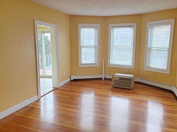 4th image of 111-113 Princeton St #2