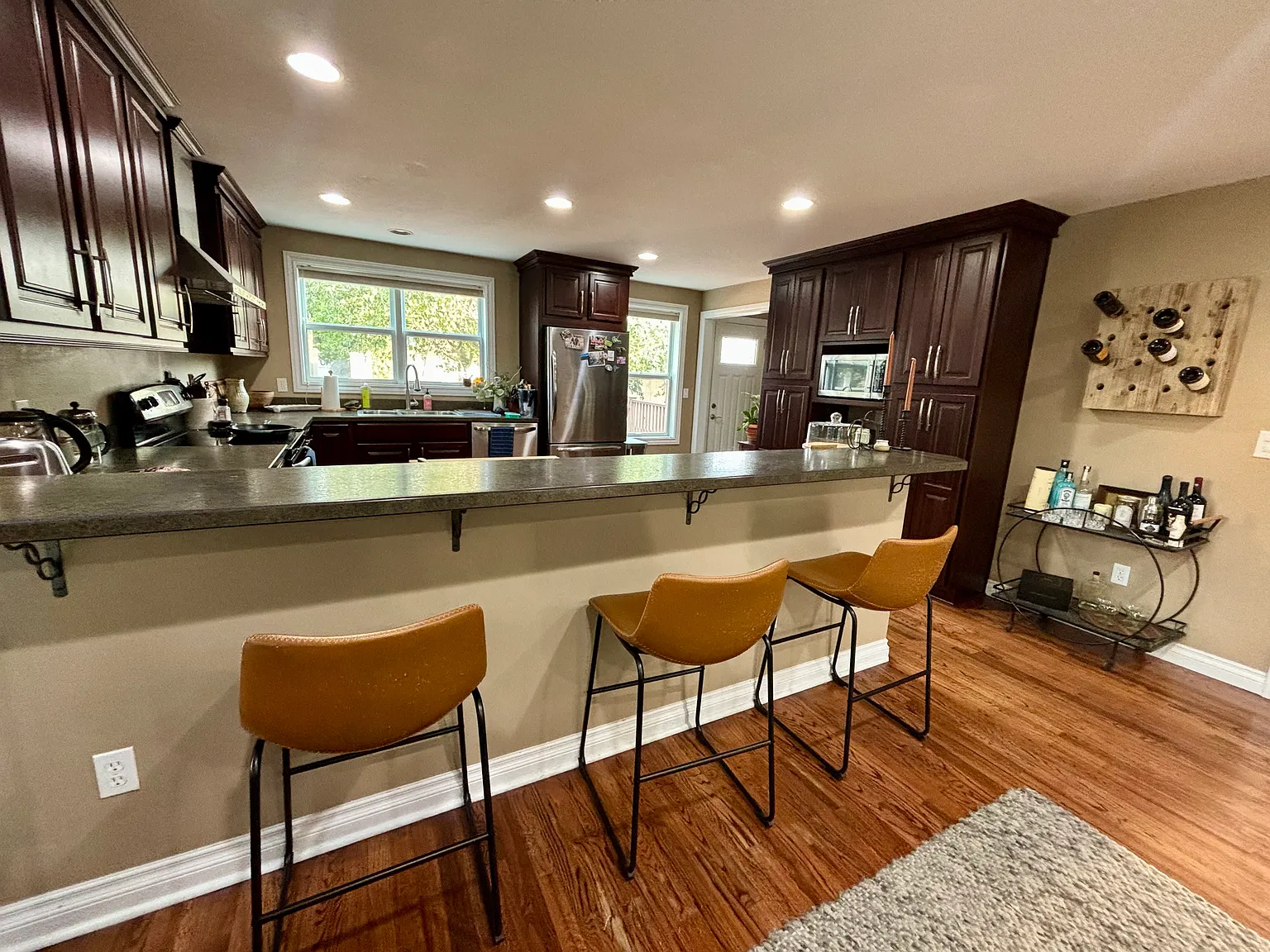 4 bed, 2400 sqft, $3,250 — Photo 4