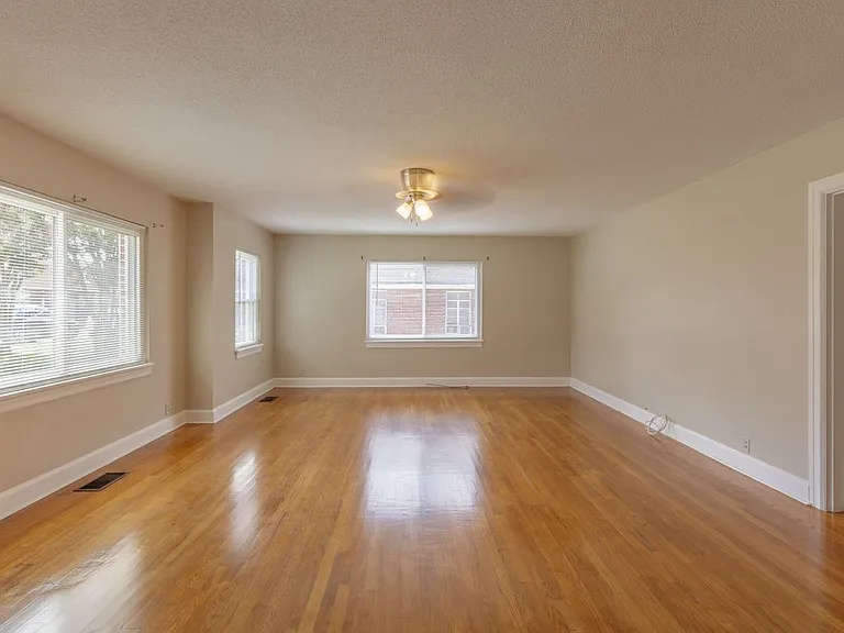 505 N Market St — Photo 14