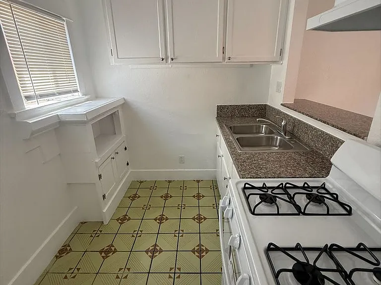 1210 Hoffman Ave — Photo 16