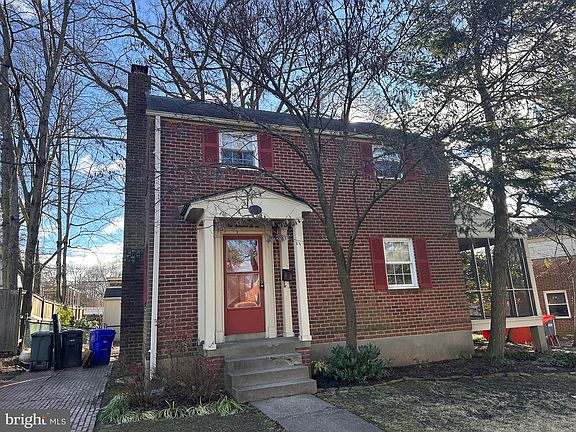2nd image of 107 N Greenbrier St