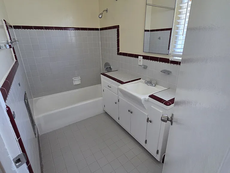 1745 N Kingsley Dr #20 — Photo 12