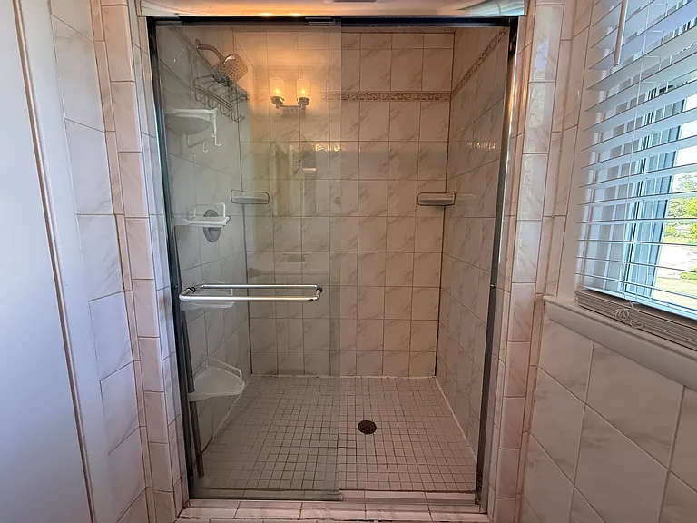 806 Warfield Ln — Photo 33