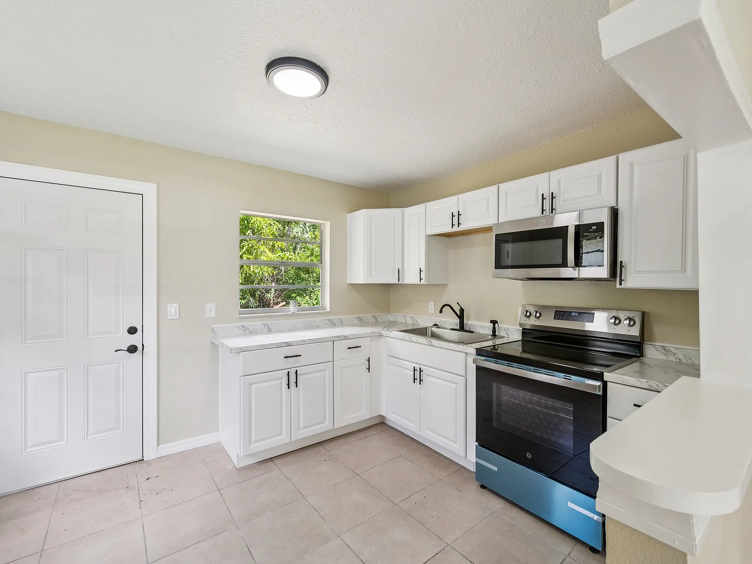 3 bed, 864 sqft, $1,500 — Photo 3