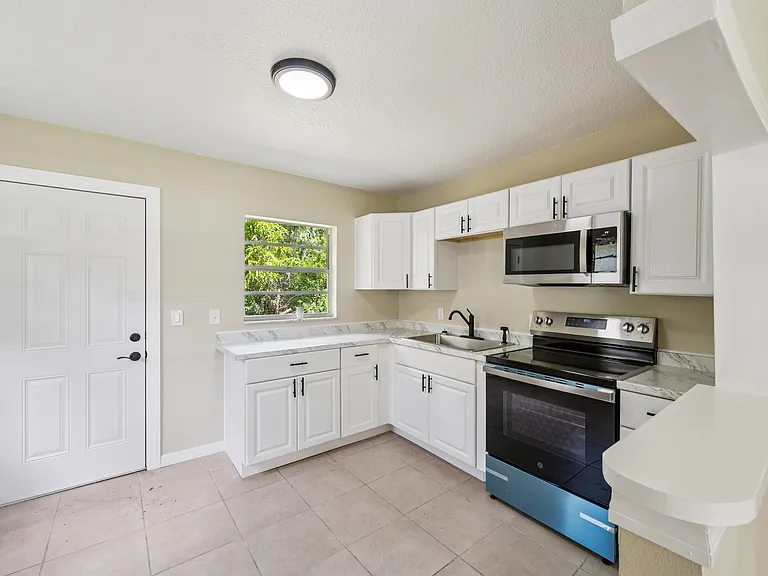 314 W Owens Ave — Photo 3