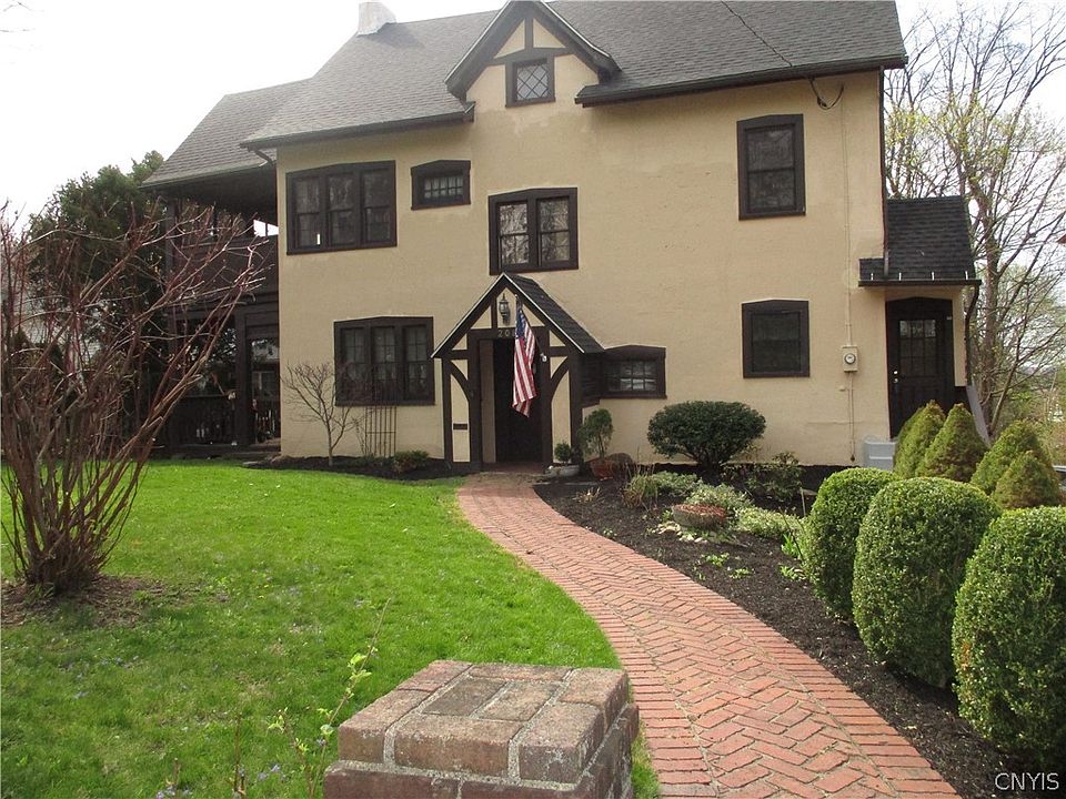 1st image of 208 Lincoln Park Dr