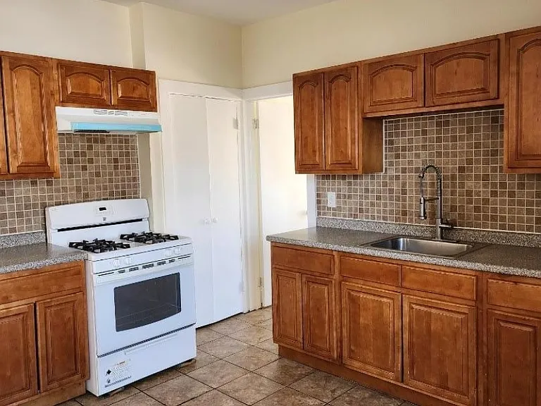 239 Magnolia Ave — Photo 2