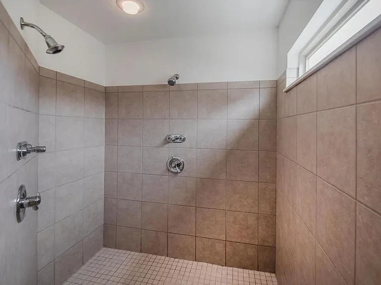 2323 Charoe St — Photo 26