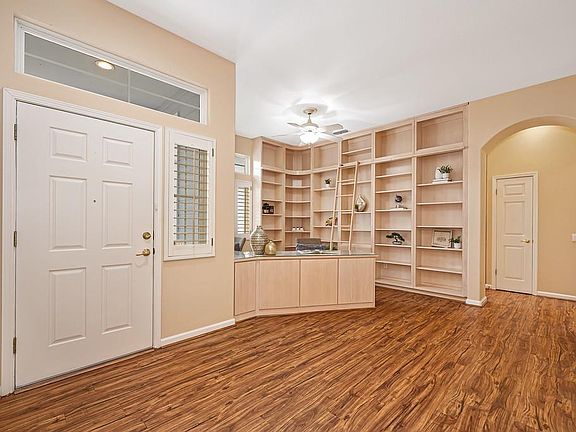 3rd image of 424 Roan Ct