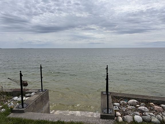 5th image of 621 Barcovan Beach Rd