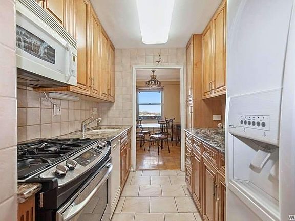 4th image of 17520 Wexford Ter APT 11M