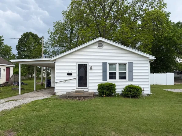219 E Williams St, Salem, IL 62881