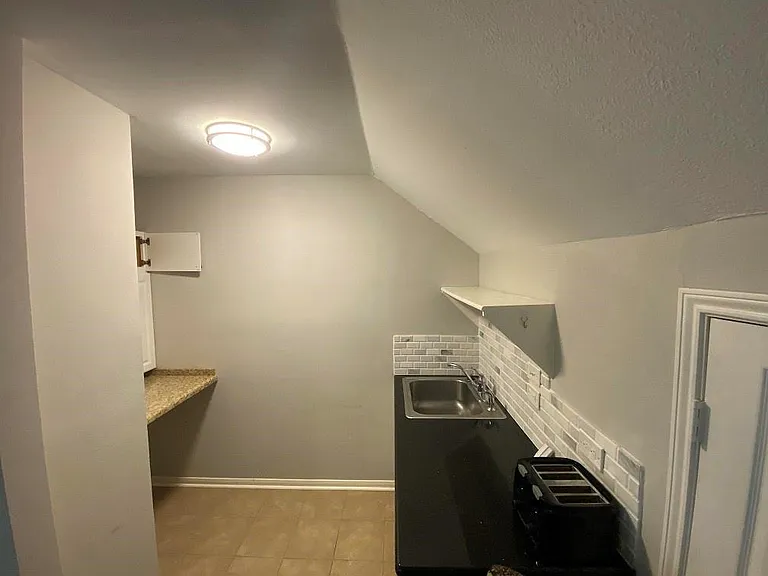 7 W Cottage Green St — Photo 18