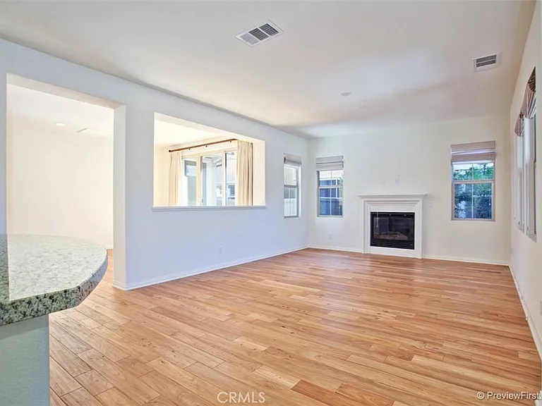 34 Roycroft — Photo 15