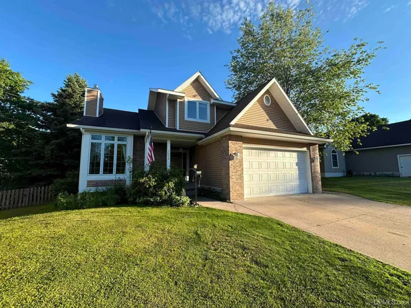 2083 Huron St, Marquette, MI 49855