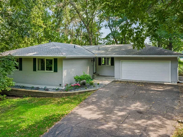15869 Randall Ln, Minnetonka, MN 55345
