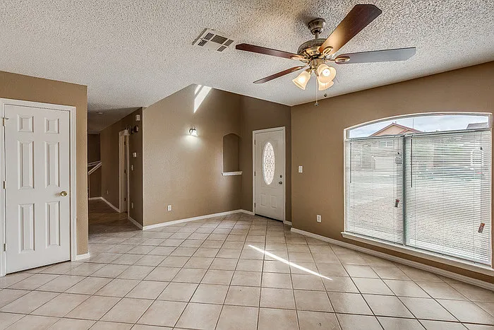 12233 Iverson Ct — Photo 4