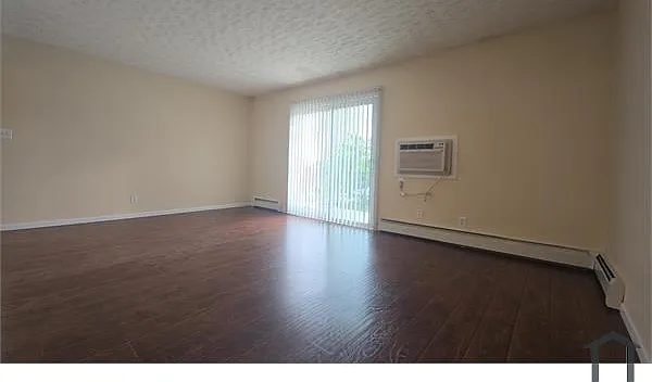 2 bed, 975 sqft, $1,295 — Photo 3