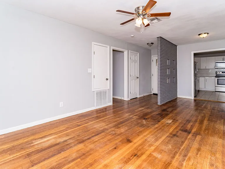 467 Shannon Lee St — Photo 4
