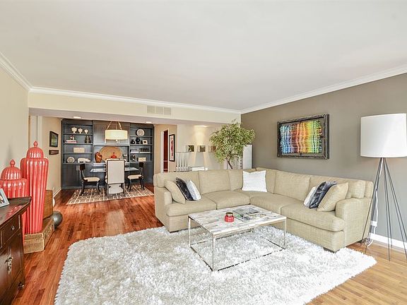 4th image of 100 E Bellevue Pl APT 15C