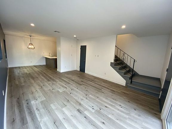 5th image of 750 N Inglewood Ave APT 1