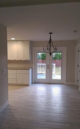 4th image of 3922 SW 25th Ct