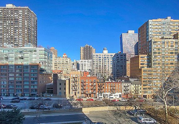 3rd image of 330 E 33rd St APT 4K