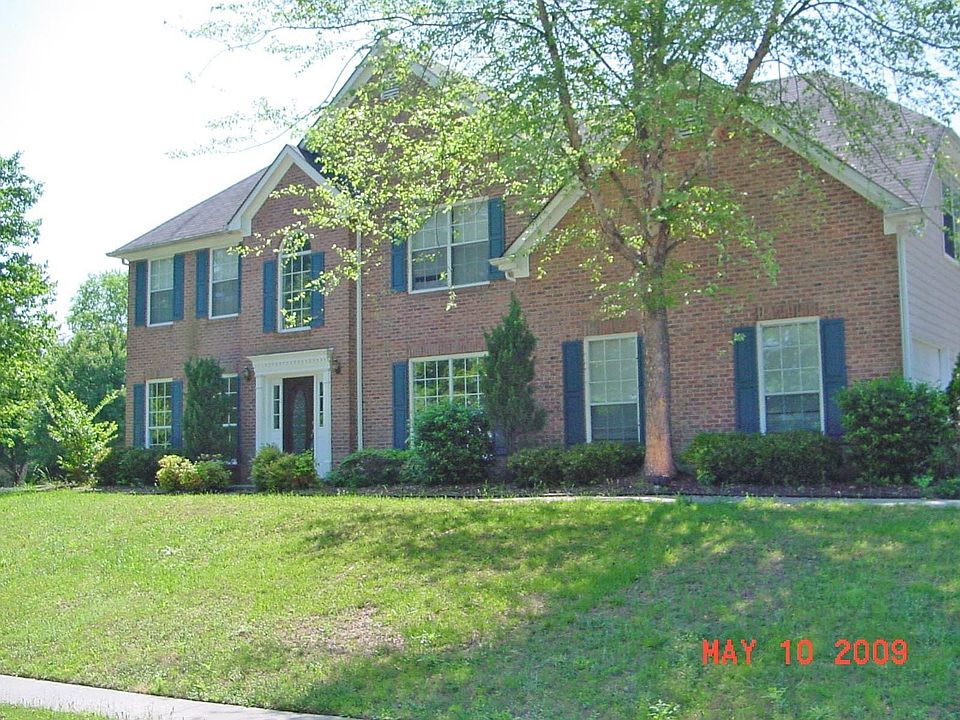 5 Bedrooms, formal living, formal dining, with private backyard