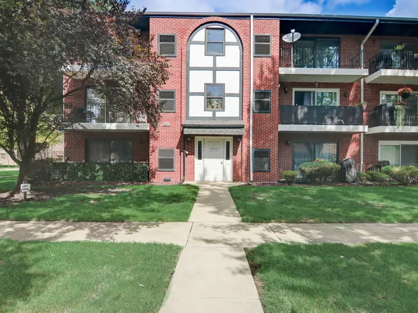 7042 98th St APT 3B, Chicago Ridge, IL 60415