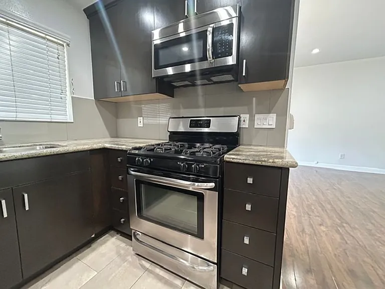 6337 Primrose Ave — Photo 9