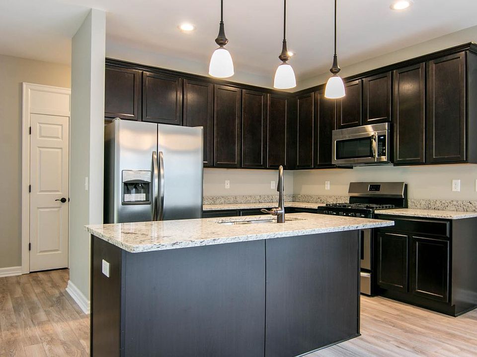 1st image of 658 Queens Ct