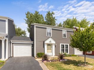 29W426 White Oak Dr, Warrenville, IL 60555