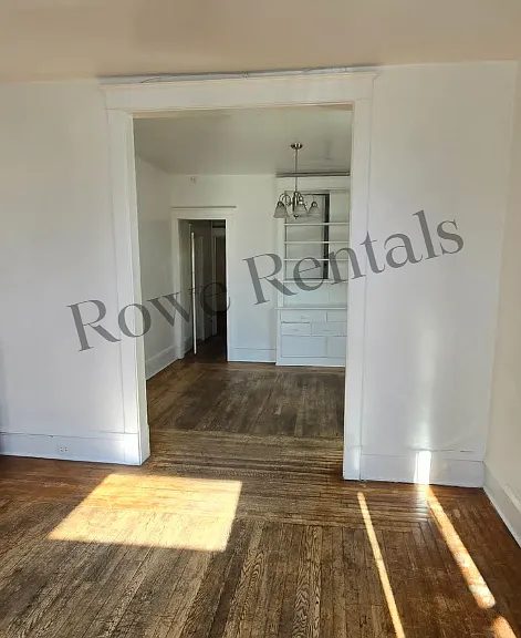 208 N Clark St #208 — Photo 9