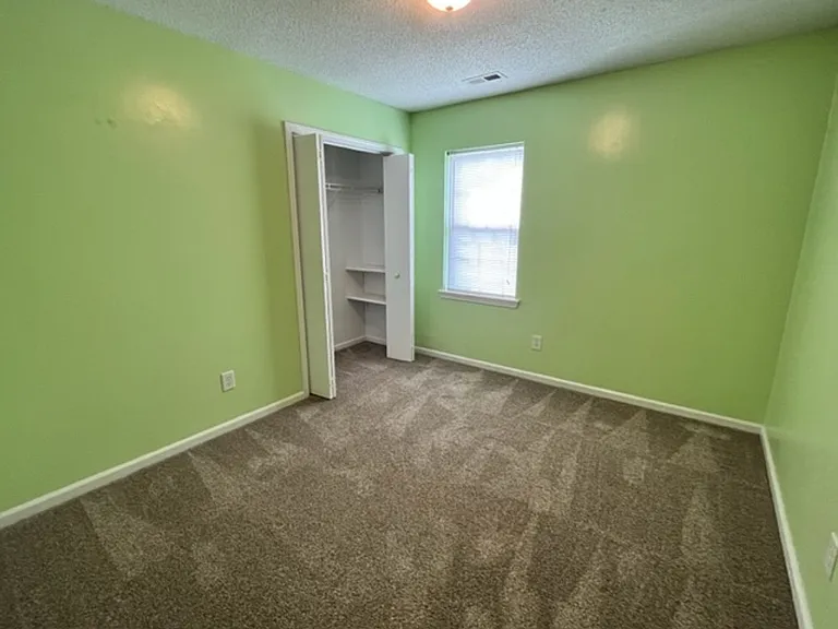 212 Winterberry Ct — Photo 10
